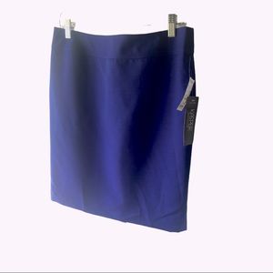 Navy blue short skirt. Made by Kasper. Size 6 petite has a hidden zipper in back